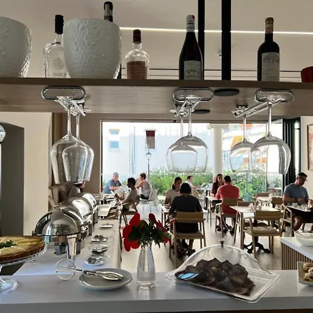 Seaside מלון Vlorë